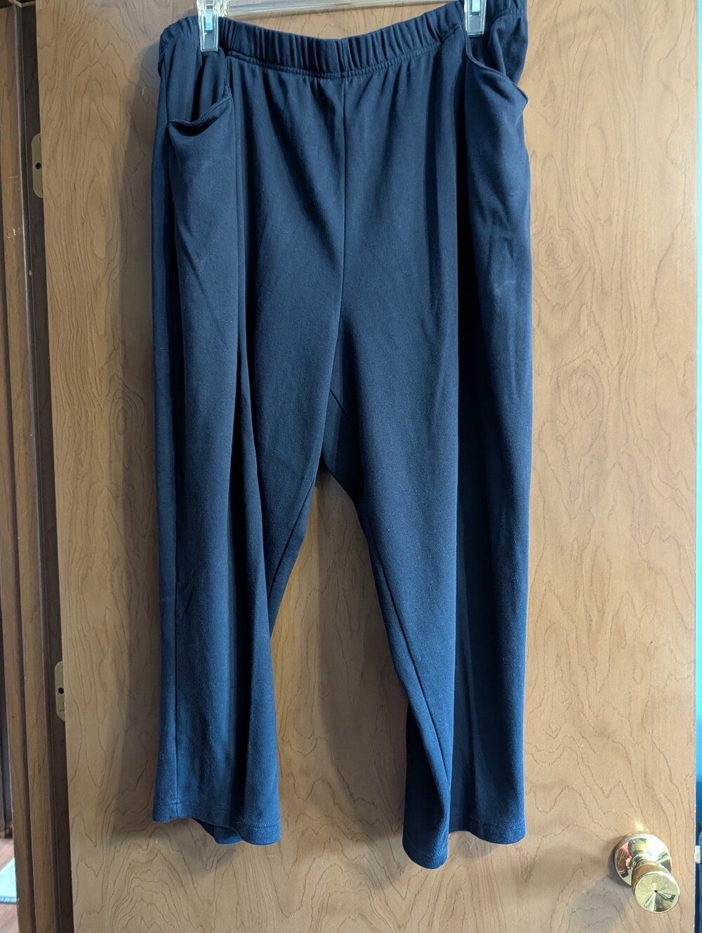 Basic Editions Ladies Navy Blue Casual Pants. Size 2X.  Inseam 25" Elastic Waist